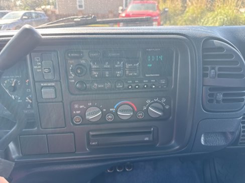 Used 1999 Chevrolet Suburban 2WD w/ Preferred Equipment Group 3 image 38