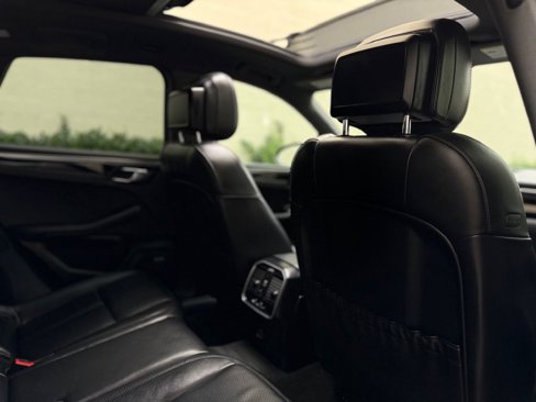 Used 2018 Porsche Macan S image 23