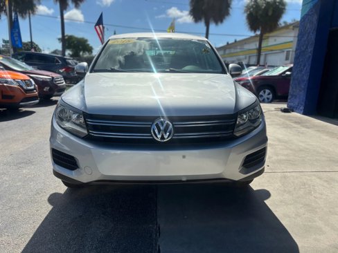 Used 2018 Volkswagen Tiguan Limited w/ Alloy Wheels Package image 4