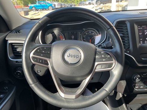 Used 2019 Jeep Cherokee Latitude Plus w/ Comfort/Convenience Group image 17