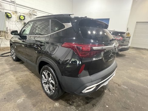 Used 2021 Kia Seltos EX image 3