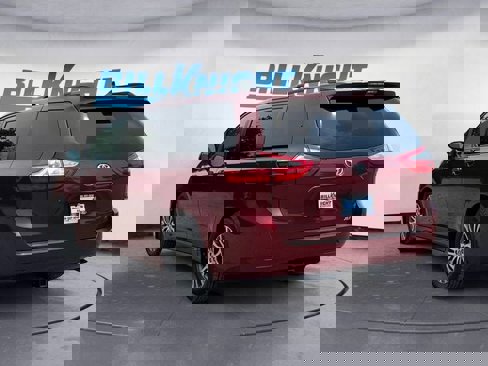 Used 2019 Toyota Sienna L image 3