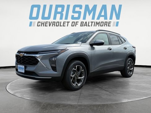 New 2025 Chevrolet Trax LT w/ Driver Confidence Package image 2