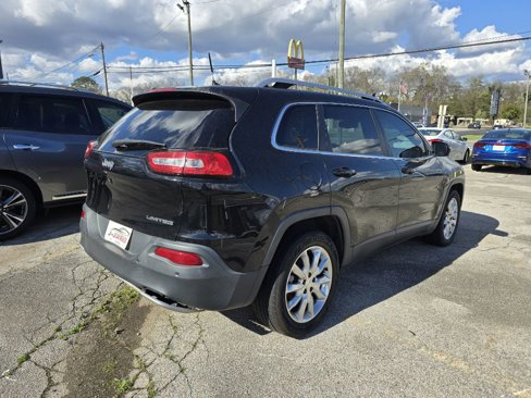Used 2017 Jeep Cherokee Limited image 5