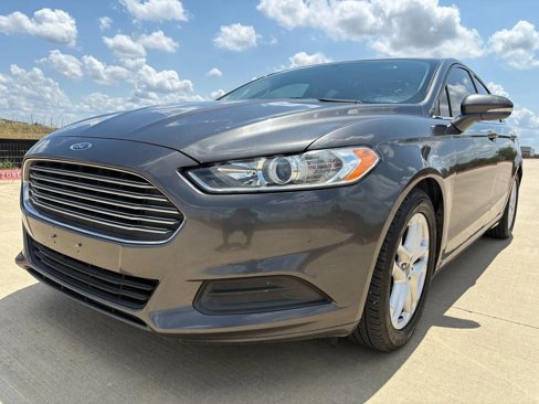 Used 2016 Ford Fusion SE image 1