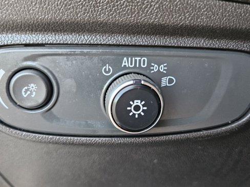 Used 2023 Chevrolet Equinox LS image 32
