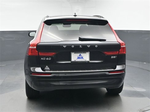 Used 2022 Volvo XC60 B5 Momentum w/ Climate Package image 7