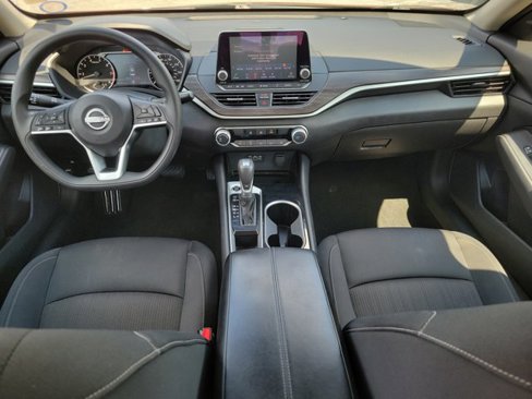 Used 2024 Nissan Altima 2.5 SV image 12