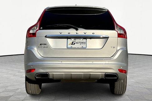 Used 2017 Volvo XC60 T5 Inscription w/ Preferred Option Package image 6