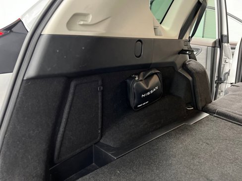 Used 2023 Nissan Rogue SV image 31