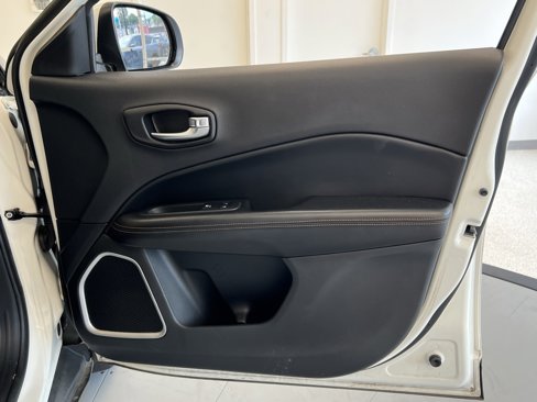 Used 2020 Jeep Compass Limited image 29