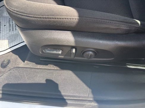 Used 2018 Chevrolet Malibu LT image 12