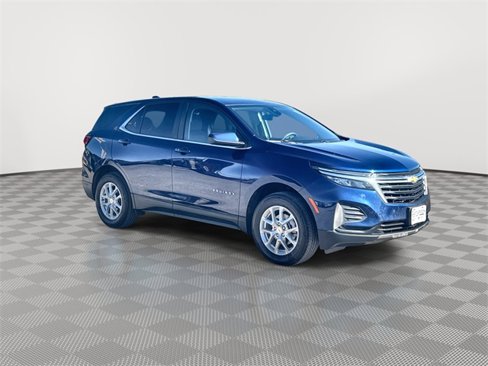 Used 2022 Chevrolet Equinox LT image 2