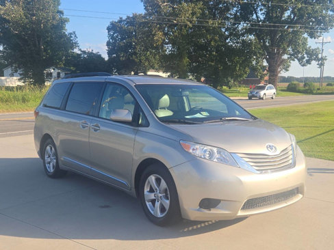 Used 2015 Toyota Sienna LE image 5