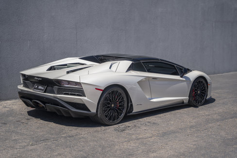 Used 2019 Lamborghini Aventador S image 9
