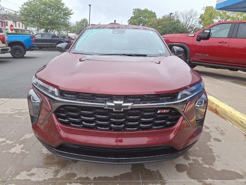 Used 2024 Chevrolet Trax RS w/ Driver Confidence Package image 2