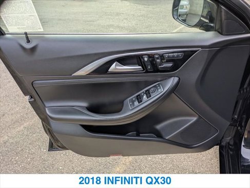 Used 2018 INFINITI QX30 image 12