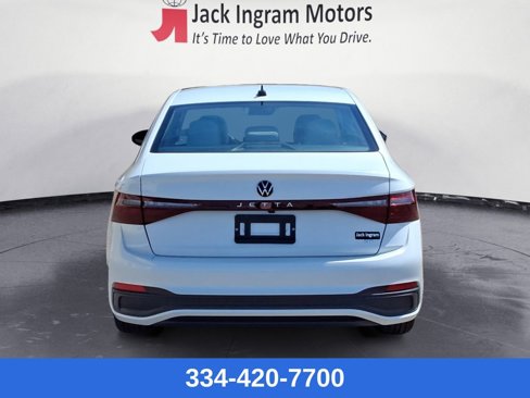 New 2025 Volkswagen Jetta SE image 4