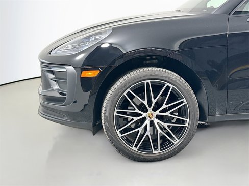 Certified 2024 Porsche Macan image 11