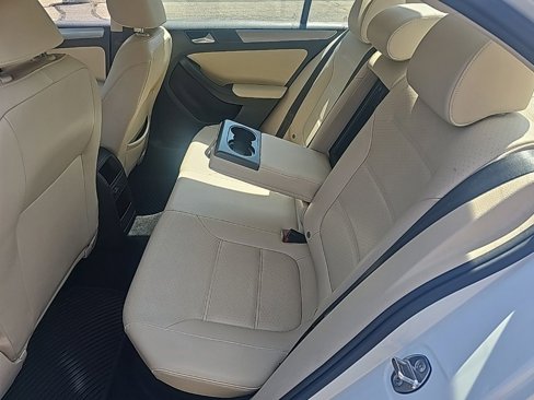 Used 2017 Volkswagen Jetta SE image 16