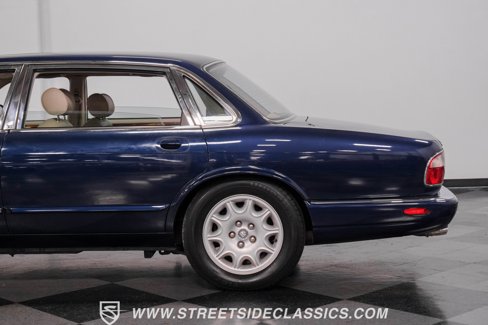 Used 1999 Jaguar XJ8 image 21