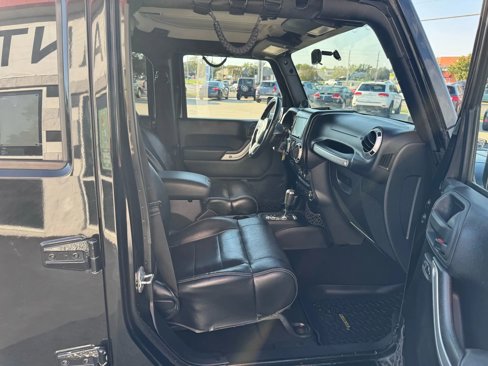 Used 2012 Jeep Wrangler Unlimited Sahara w/ Connectivity Group image 25