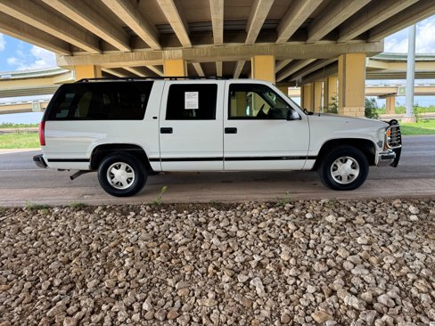 Used 1999 Chevrolet Suburban 2WD w/ Preferred Equipment Group 3 image 2