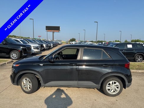 Used 2021 Hyundai Venue SE image 3