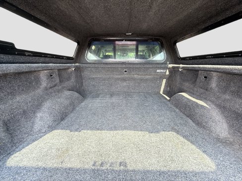 Used 2018 Chevrolet Silverado 1500 High Country image 35