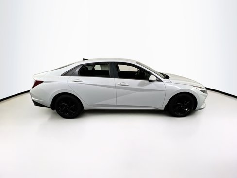 Used 2023 Hyundai Elantra SEL image 4
