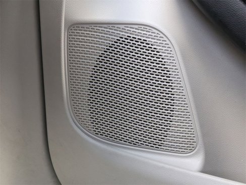 Used 2019 Chrysler Pacifica Touring-L image 16
