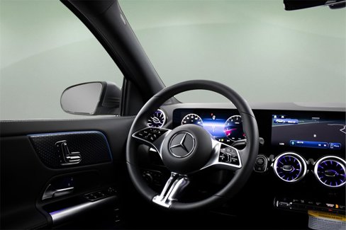 Used 2025 Mercedes-Benz GLA 250 image 32