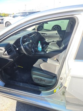 Used 2020 Toyota Camry SE image 1