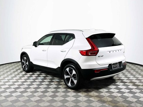 Certified 2025 Volvo XC40 B5 Plus image 5
