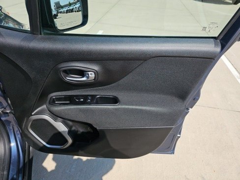 Used 2021 Jeep Renegade Latitude image 15