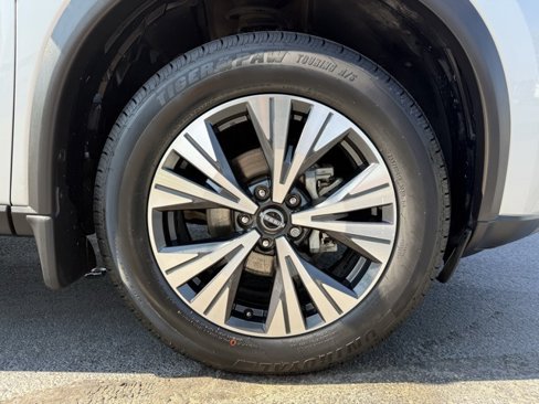 Used 2023 Nissan Rogue SV image 32