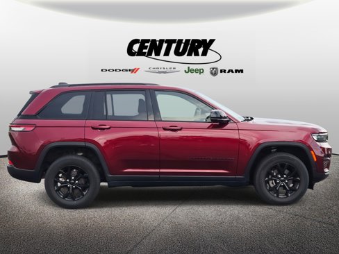 Used 2024 Jeep Grand Cherokee Altitude image 2
