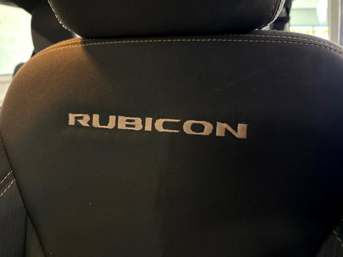 Used 2015 Jeep Wrangler Unlimited Rubicon w/ Max Tow Package image 10