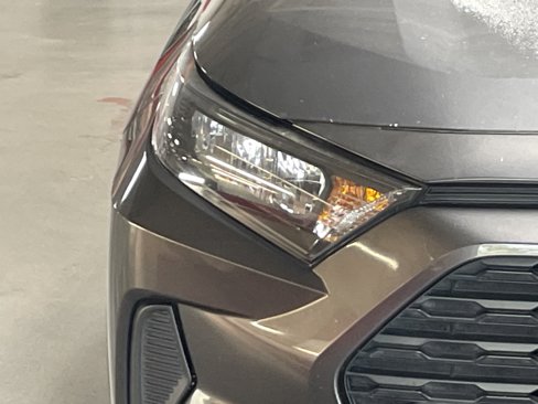 Used 2021 Toyota RAV4 LE image 6