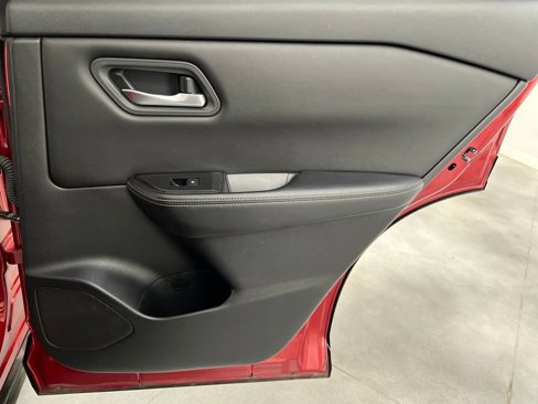 Used 2024 Nissan Rogue SV image 19