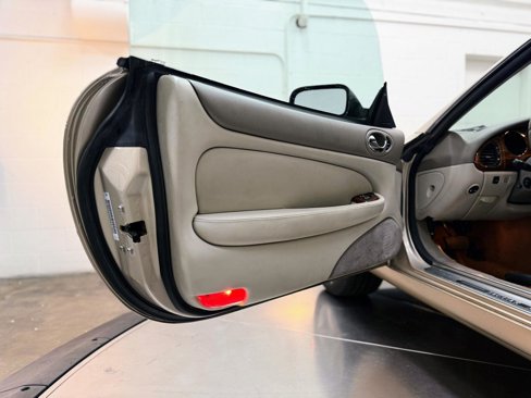 Used 1999 Jaguar XK8 Convertible image 35