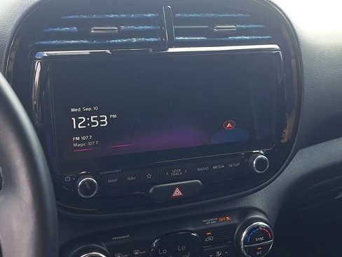 Used 2024 Kia Soul EX image 18
