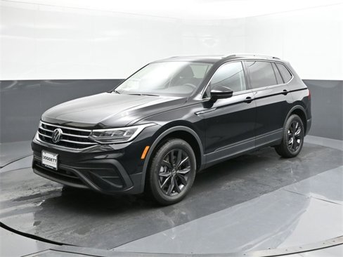Used 2024 Volkswagen Tiguan SE image 34