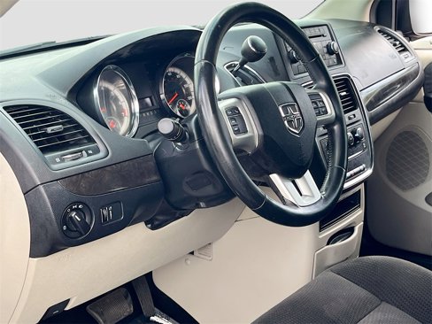 Used 2016 Dodge Grand Caravan American Value Package w/ UConnect Hands-Free Group image 9