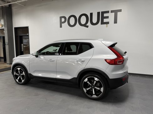 Used 2020 Volvo XC40 T5 Momentum w/ Premium Package image 6