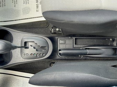 Used 2013 Toyota Yaris L image 18
