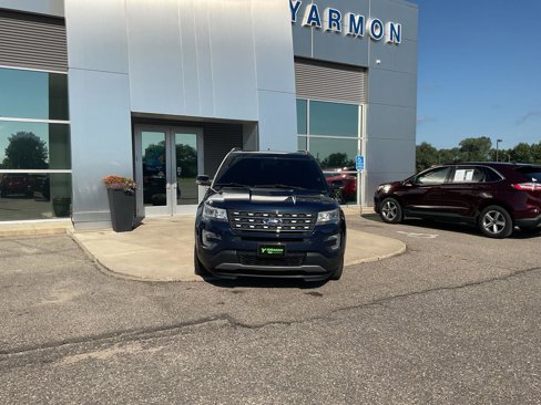 Used 2017 Ford Explorer XLT w/ Equipment Group 202A image 8