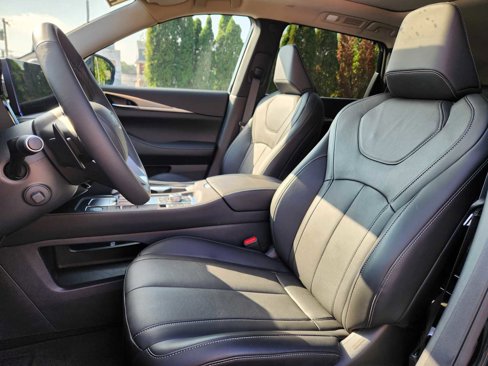 Certified 2025 INFINITI QX60 Luxe image 10