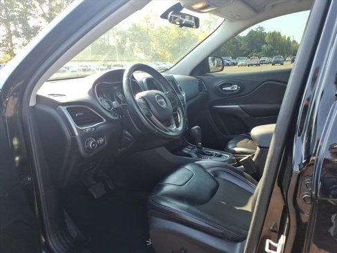 Used 2019 Jeep Cherokee Latitude Plus image 19