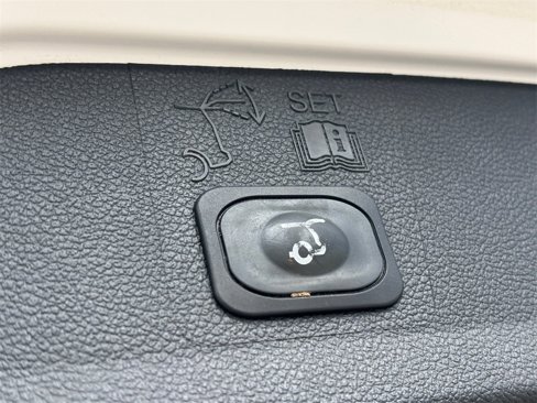 Used 2019 Ford Escape SEL image 11